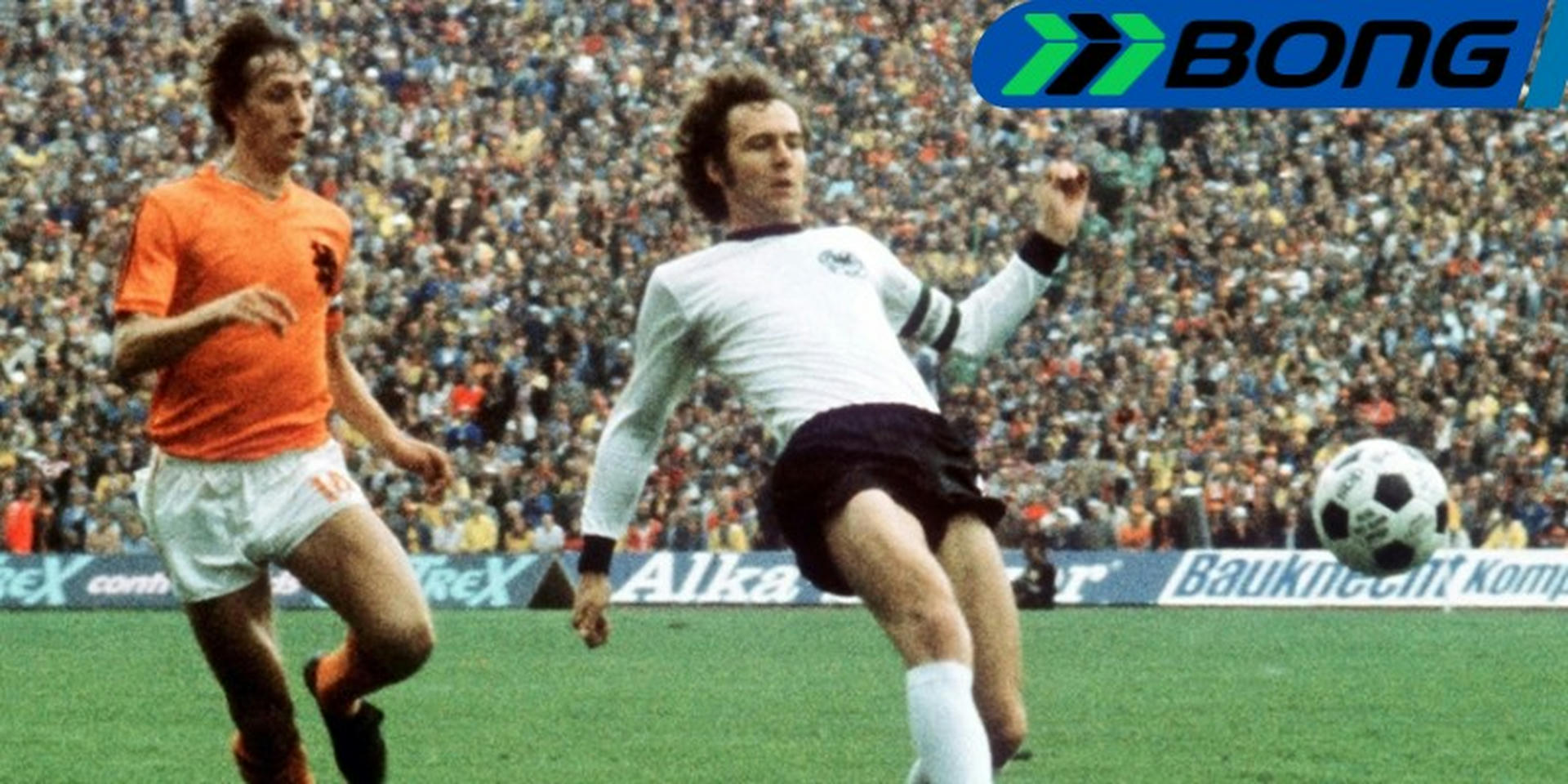 Franz Beckenbauer là một huyền thoại bóng đá người Đức